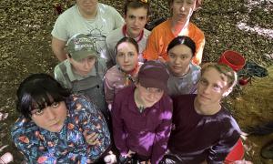 Jordyn Barnes: How many archaeologists can fit in a hole? Turns out, quite a few! Captured at the Enfulletv-Mocvse Field School 2024 in Macon, Georgia.